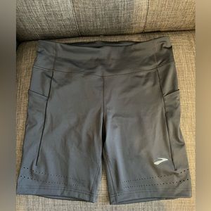 Brooks Method 8” Short running tight